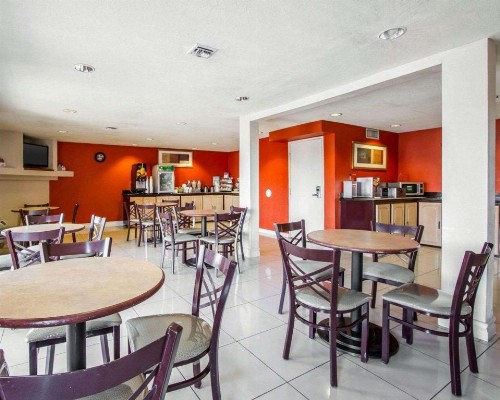 Quality Inn - image 9