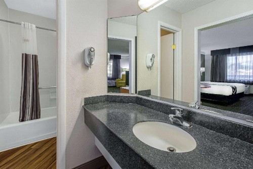 La Quinta Inn by Wyndham Tucson East - image 17