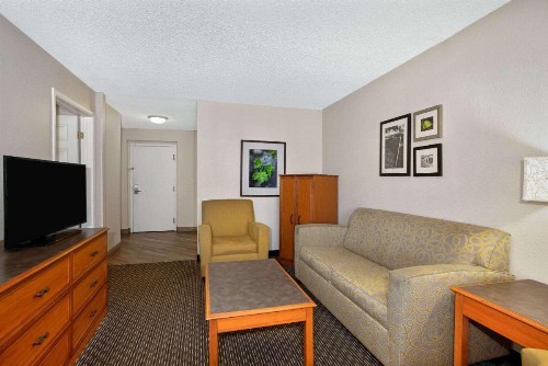 La Quinta Inn by Wyndham Tucson East - image 23