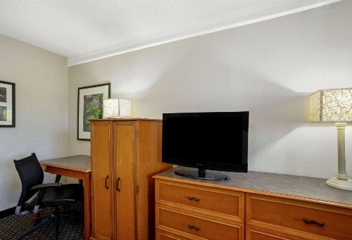 La Quinta Inn by Wyndham Tucson East - image 8