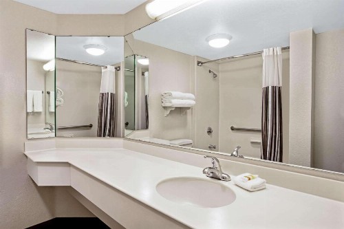 La Quinta by Wyndham Tucson Airport - image 21