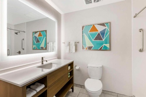 Comfort Suites at Tucson Mall - image 9