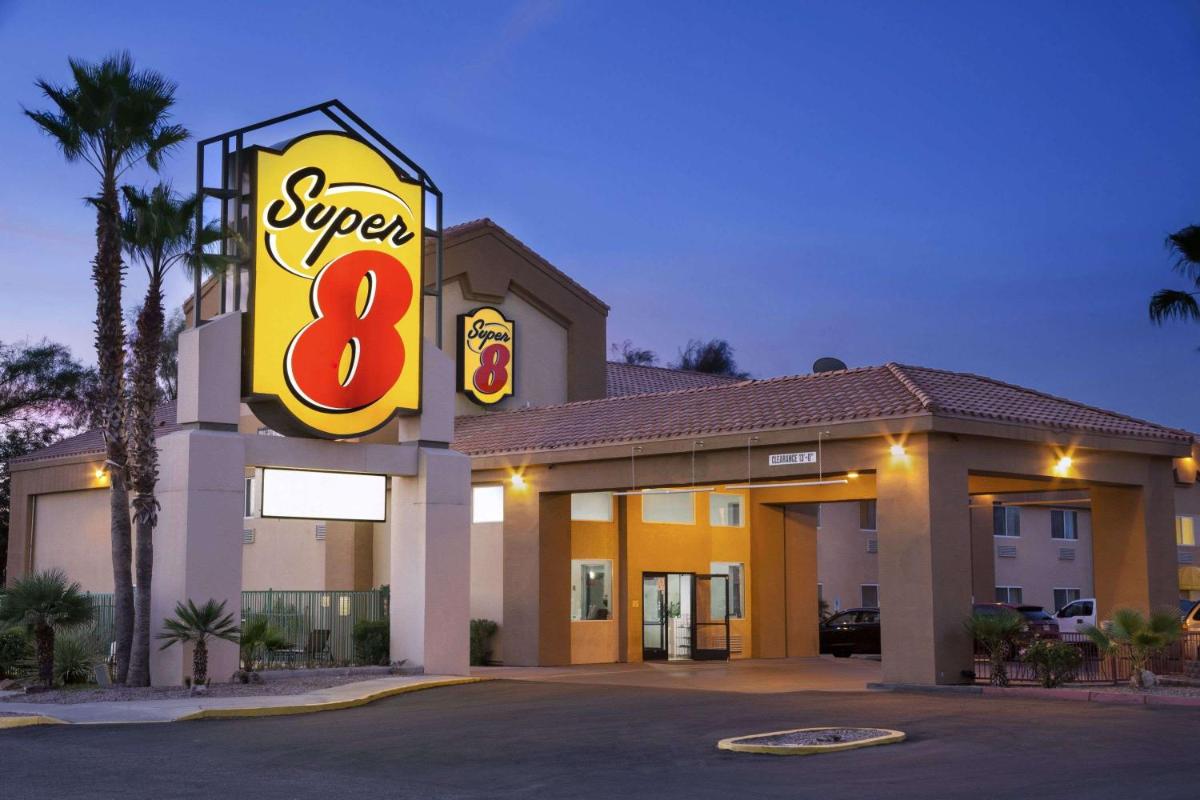 Super 8 by Wyndham Marana/Tucson Area - image 2