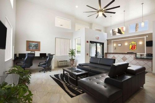 Super 8 by Wyndham Marana/Tucson Area - image 3