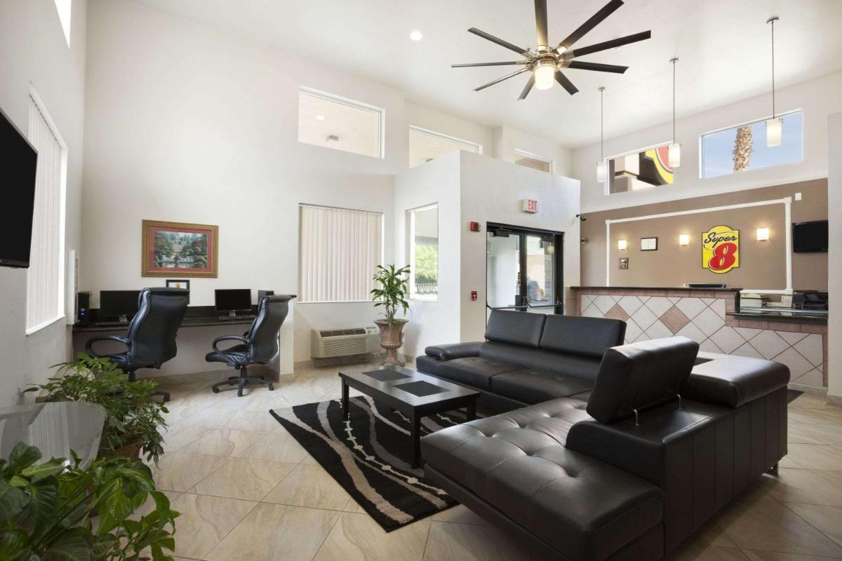 Super 8 by Wyndham Marana/Tucson Area - image 3