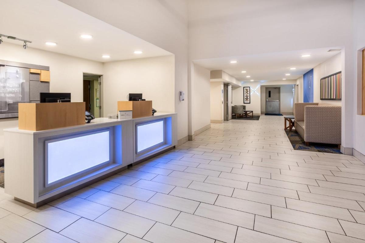 Holiday Inn Express Hotel & Suites Marana an IHG Hotel - image 4