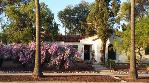 Sam Hughes Inn B&B - image 1