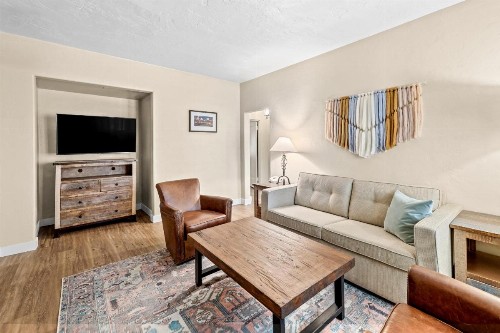 Lodge On The Desert - image 13