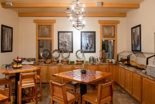 Lodge On The Desert - image 23