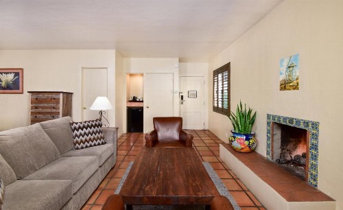 Lodge On The Desert - image 3