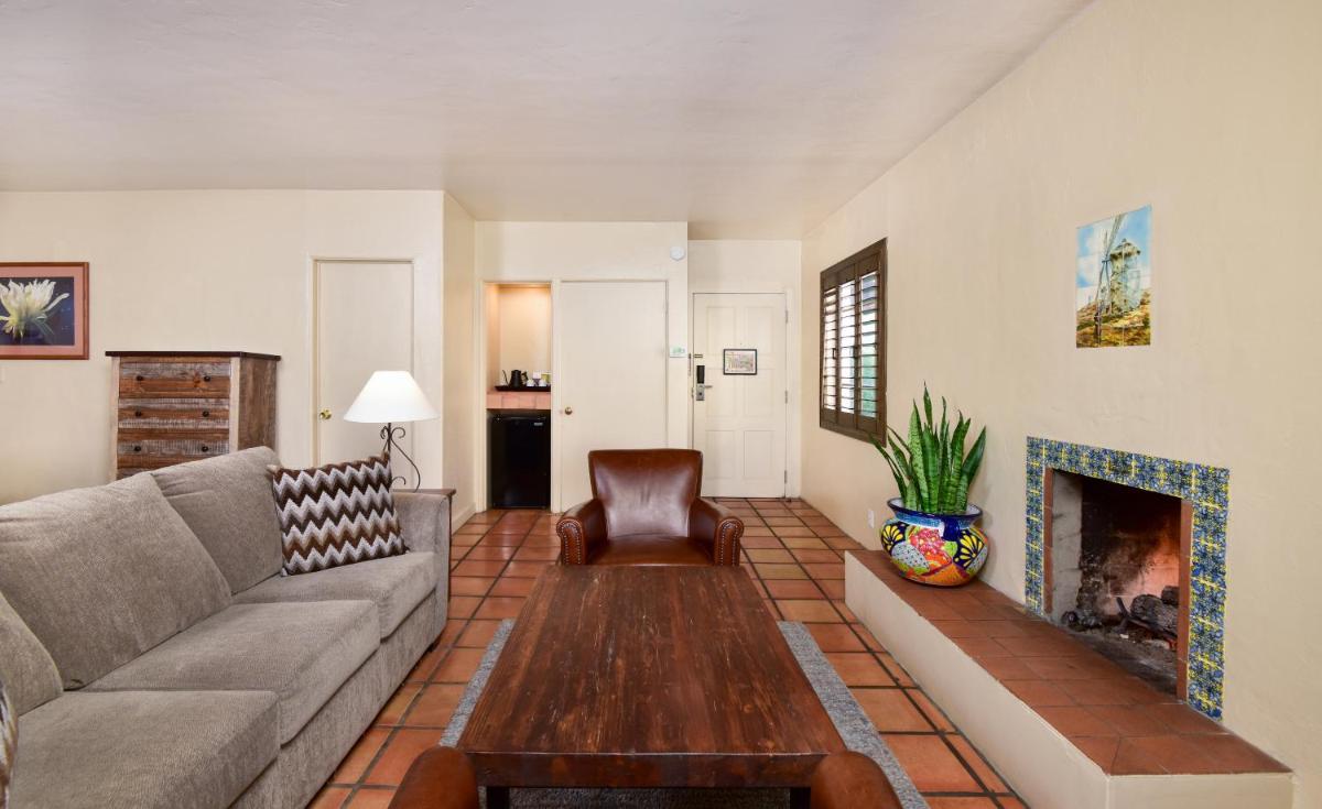 Lodge On The Desert - image 3