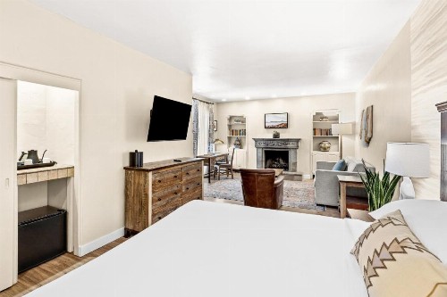 Lodge On The Desert - image 33