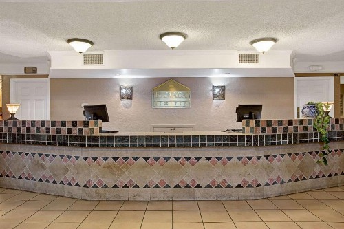 Days Inn by Wyndham Tucson City Center - image 1