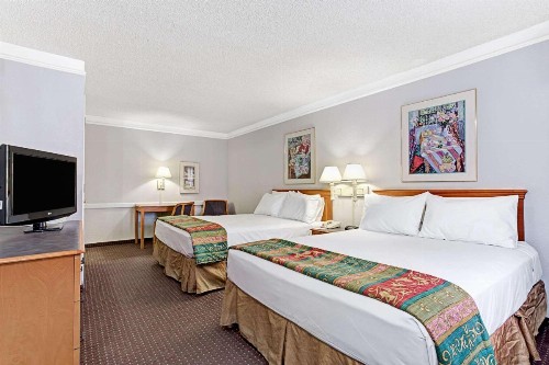 Days Inn by Wyndham Tucson City Center - image 2