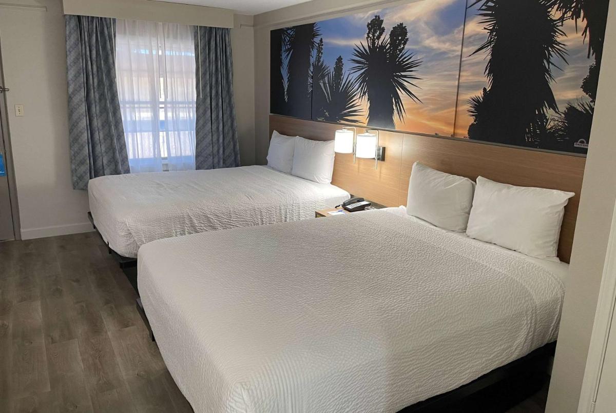 Days Inn by Wyndham Tucson City Center - image 3