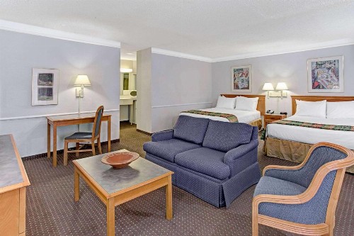 Days Inn by Wyndham Tucson City Center - image 9