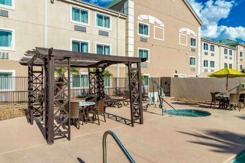 Comfort Inn Tucson - image 2
