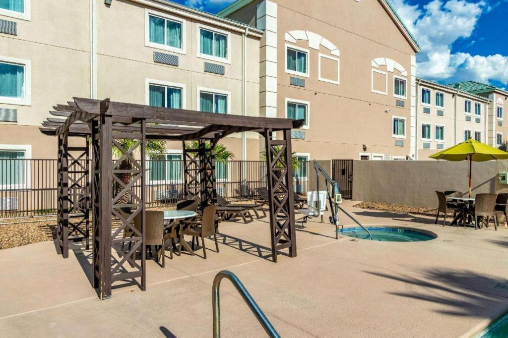 Comfort Inn Tucson - image 2
