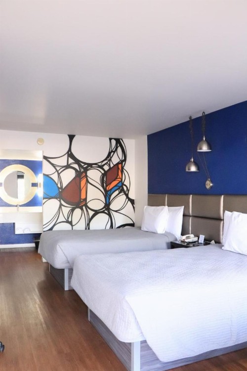 University Inn - image 1