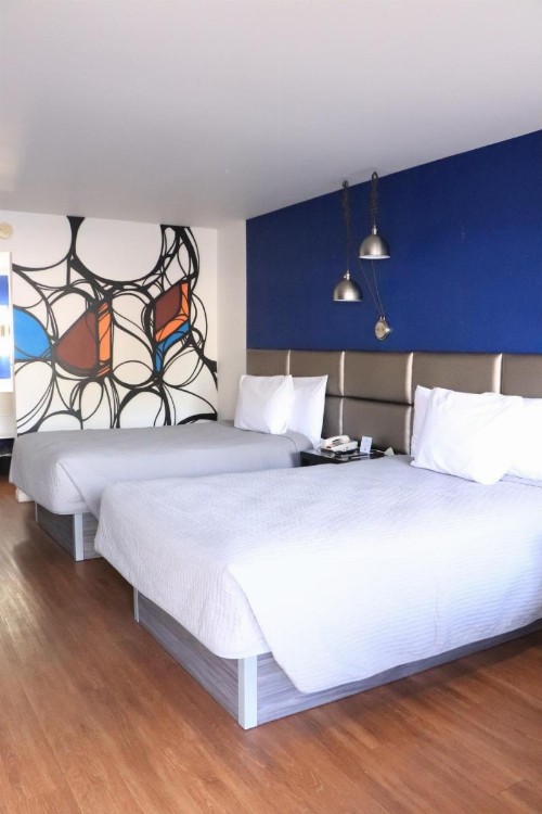 University Inn - image 11