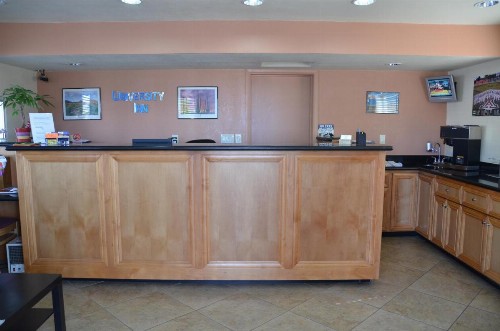 University Inn - image 16