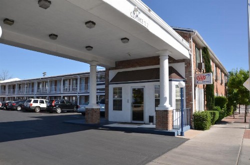 University Inn - image 5