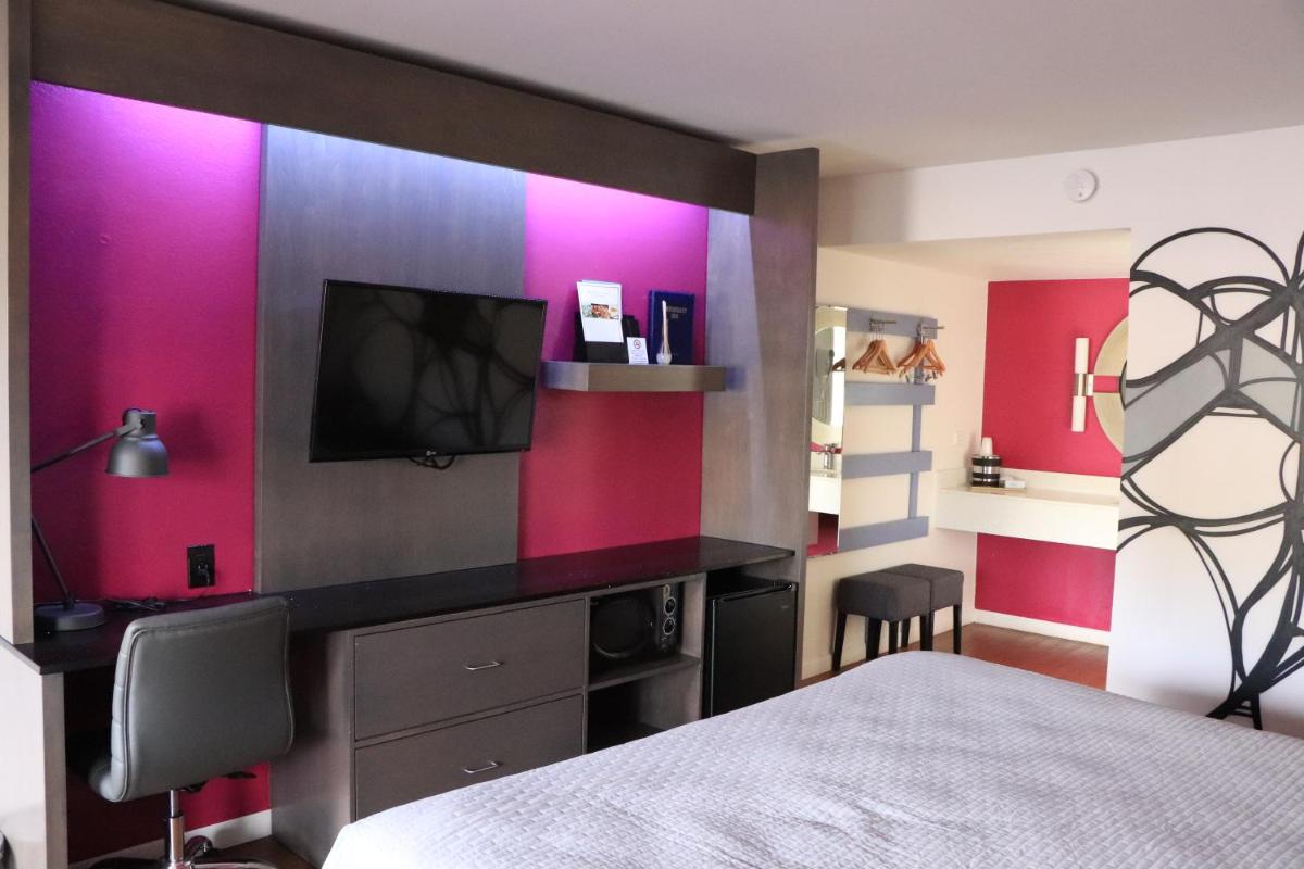 University Inn - image 6