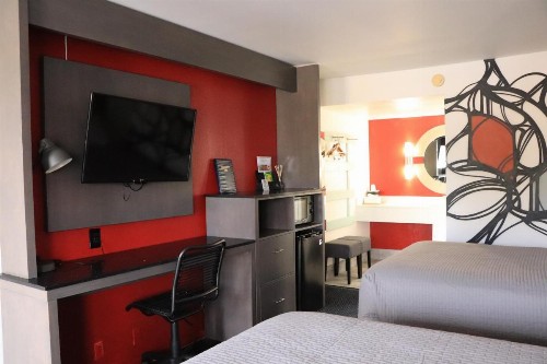 University Inn - image 7