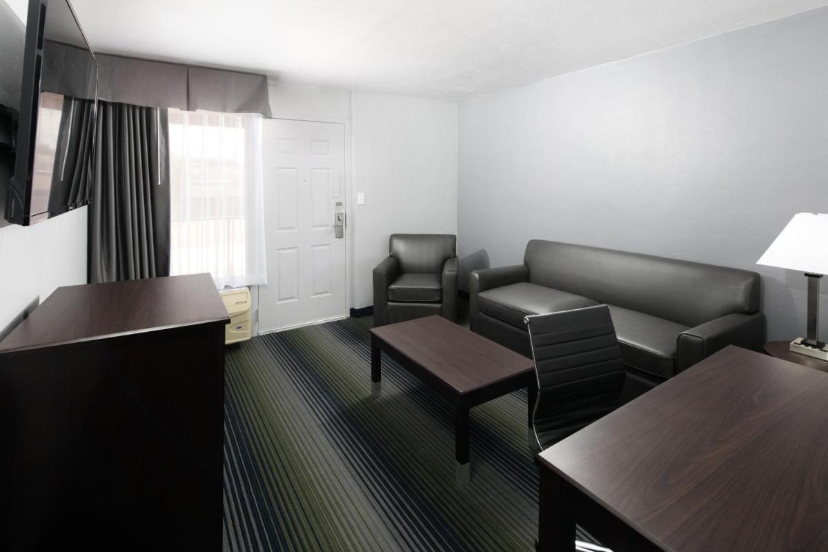 Red Lion Inn & Suites Tucson Downtown - image 5