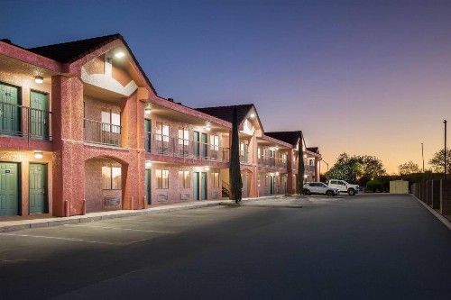 Days Inn by Wyndham Tucson Airport - image 9