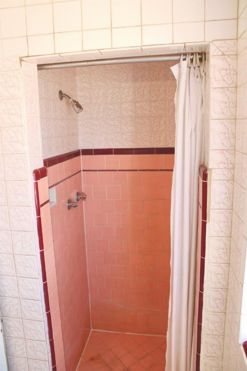 Economy Inn - image 11