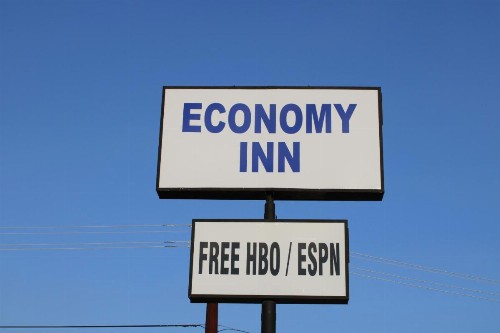 Economy Inn - image 2