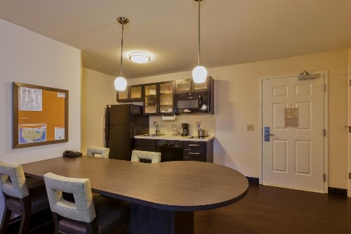 Candlewood Suites Tucson an IHG Hotel - image 7