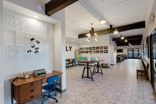 Hotel McCoy - Art Coffee Beer Wine - image 10