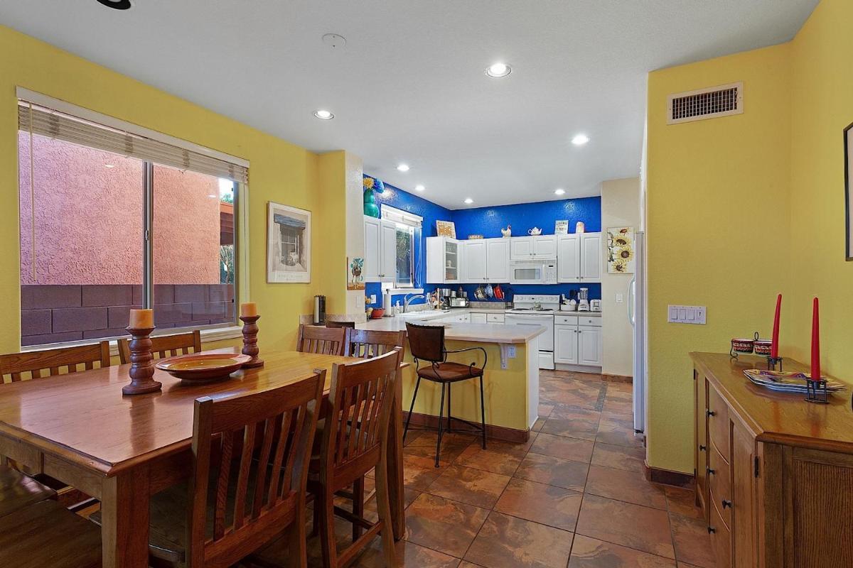 Stylish Southwest 2 BR by Casago - image 7