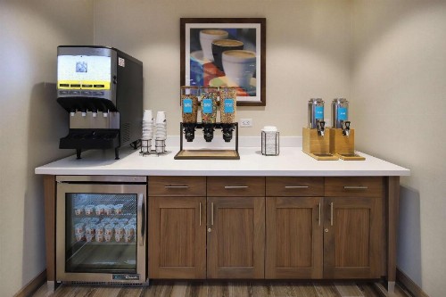 Hampton Inn Suites Tucson Tech Park - image 14