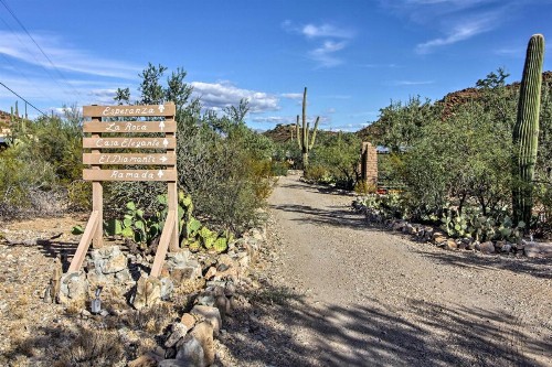Esperanza - Quaint Tucson Home with Hot Tub and Patio - image 2