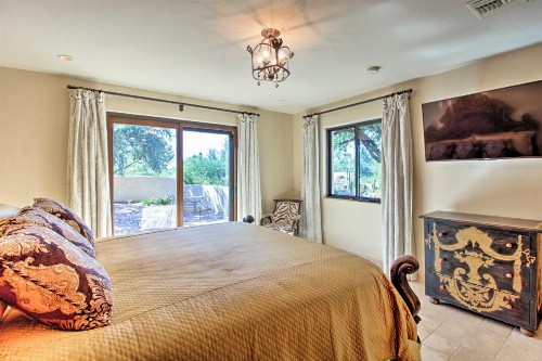 Luxe Tucson Vineyard Home with Views and Fire Pit