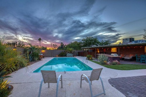 Spacious Oasis with Hot Tub 6Mi to Saguaro Park
