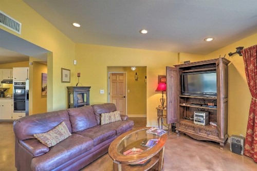 Spacious Oasis with Hot Tub 6Mi to Saguaro Park - image 5