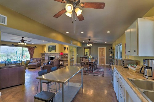 Spacious Oasis with Hot Tub 6Mi to Saguaro Park - image 7