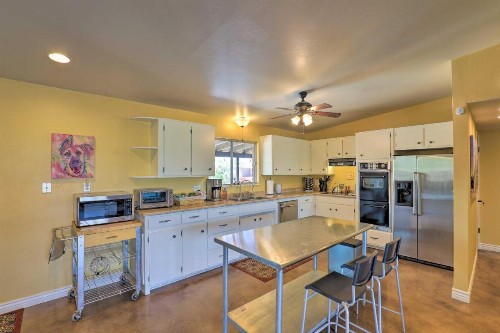 Spacious Oasis with Hot Tub 6Mi to Saguaro Park - image 8