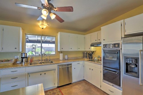 Spacious Oasis with Hot Tub 6Mi to Saguaro Park - image 9