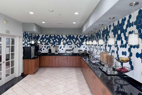La Quinta by Wyndham Tulare - image 11