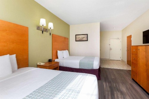 La Quinta by Wyndham Tulare - image 12