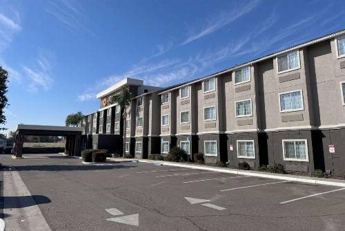 La Quinta by Wyndham Tulare - image 17