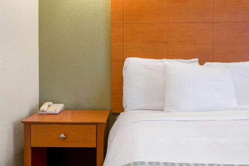 La Quinta by Wyndham Tulare - image 20