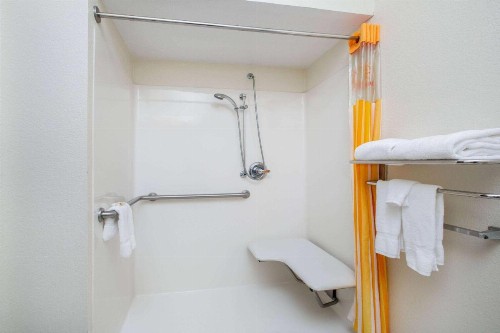 La Quinta by Wyndham Tulare - image 26
