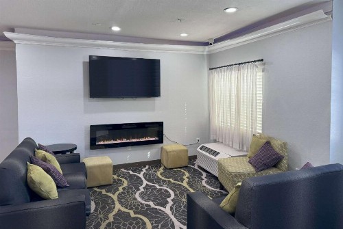 La Quinta by Wyndham Tulare - image 29