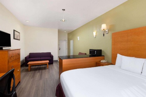 La Quinta by Wyndham Tulare - image 6